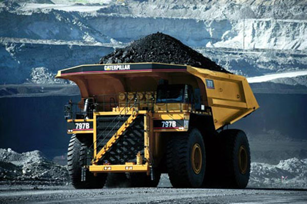 Caterpillar 797B est la plus grosse machine du monde!