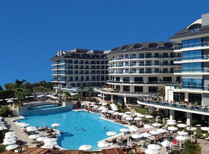 Commodore Elite Suites & Spa