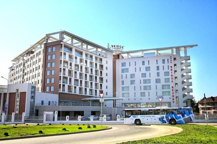 Bridge Resort 4 *