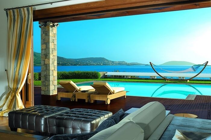 Grand Resort Lagonissi - 75 000 $
