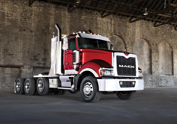 Le plus long véhicule utilitaire Mack Titan