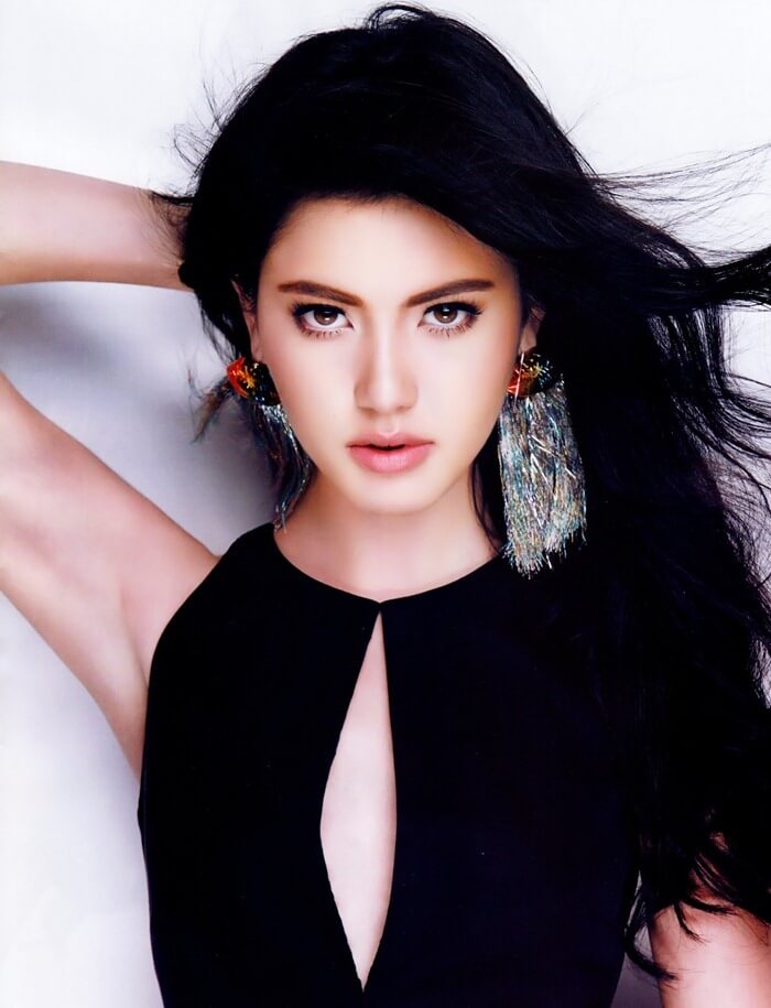 Urassaya Sperbund (Yaya)