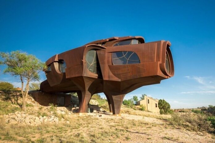 Steel House, Texas