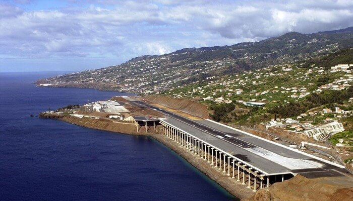 Aéroport de Madère sur l'océan