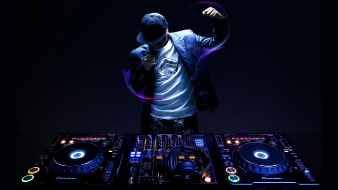 DJ