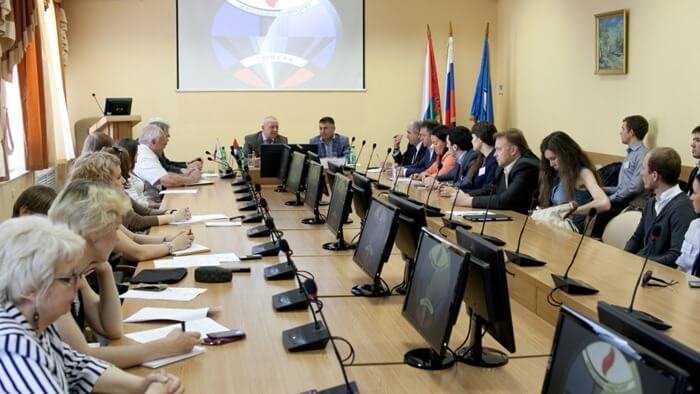 Azad Babayev lors d'une réunion avec l'administration de Tioumen