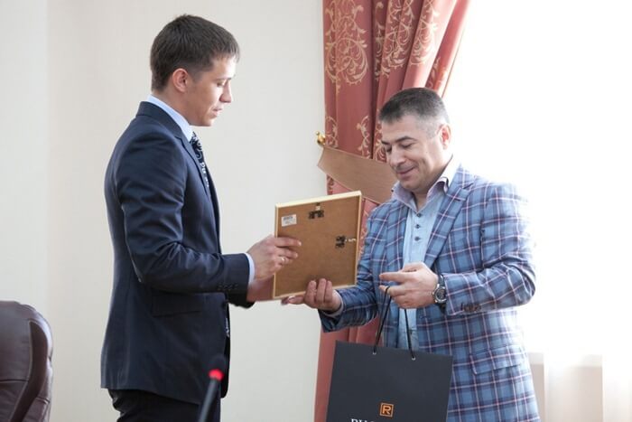 Azad Babaev dans son université d'origine