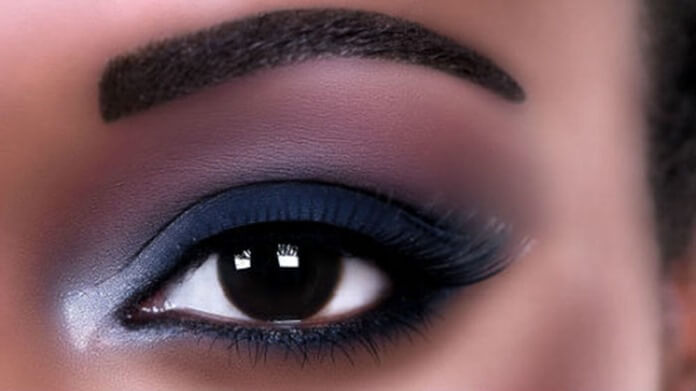 Maquillage bleu et argent