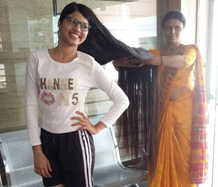 Nilanshi Patel - les cheveux naturels les plus longs pour une fille au monde Nilanshi Patel - les cheveux naturels les plus longs pour une fille au monde