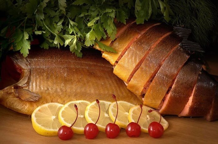 Poisson fumé à la fumée liquide