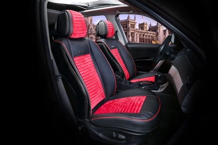 Un ensemble de housses pour une voiture en cadeau à un passionné de voiture