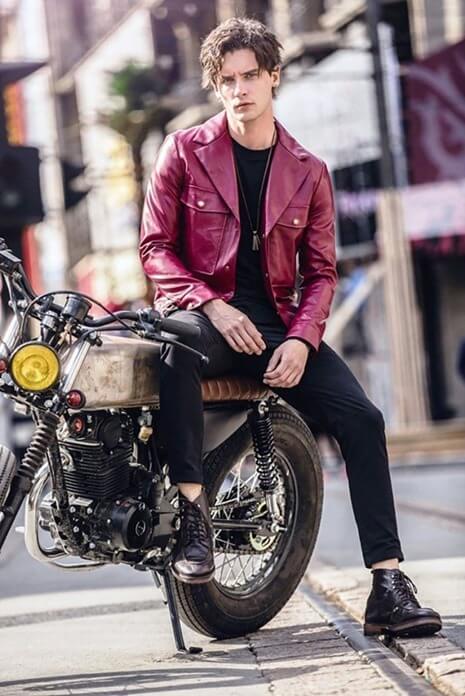 Veste en cuir et pantalon ajusté